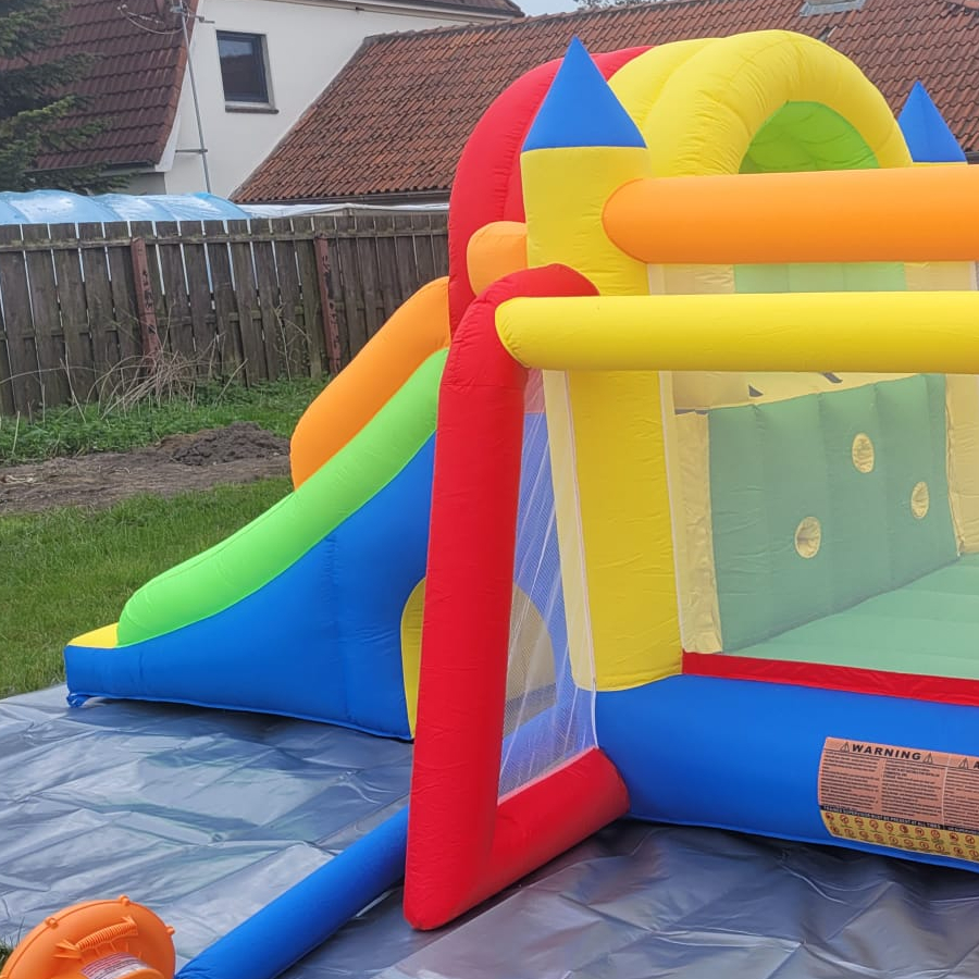 Hüpfburg, Luftburg mit Gebläse 